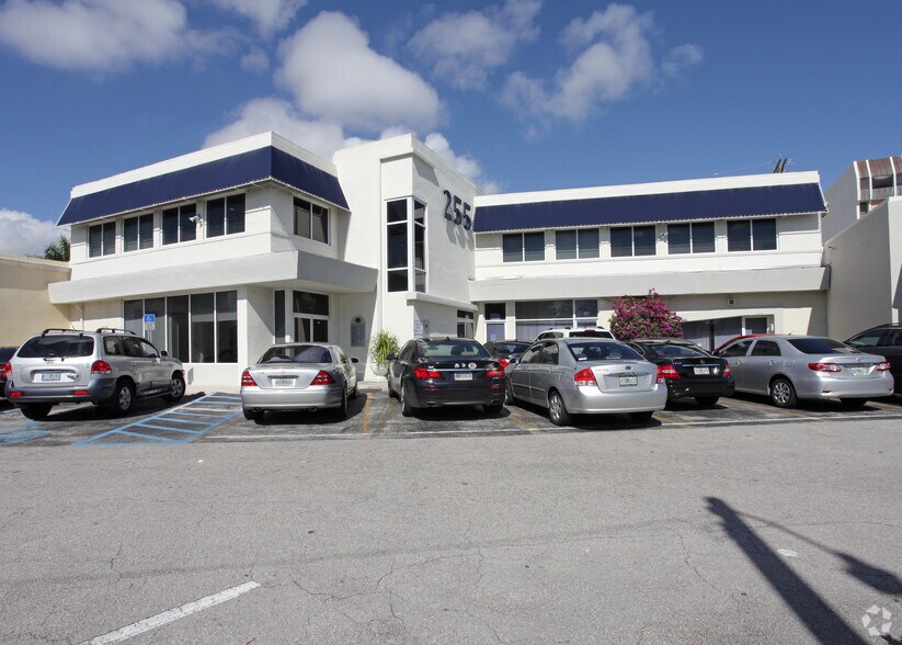 Primary Photo Of 255 University Dr, Coral Gables Medical For Lease
