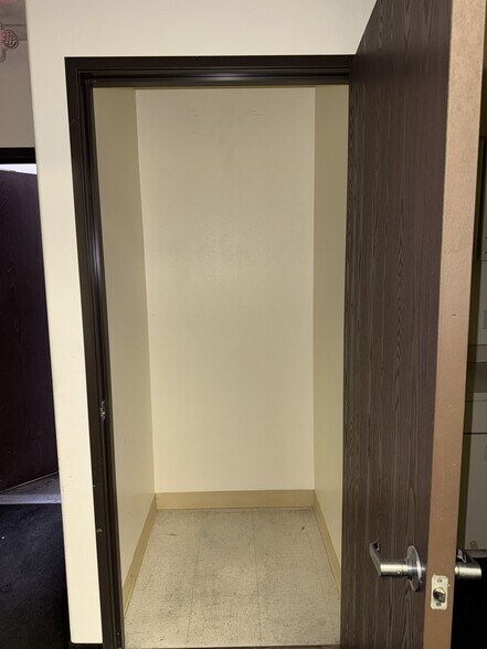 More Photos Of 4770 W University Ave, Las Vegas Warehouse For Sale