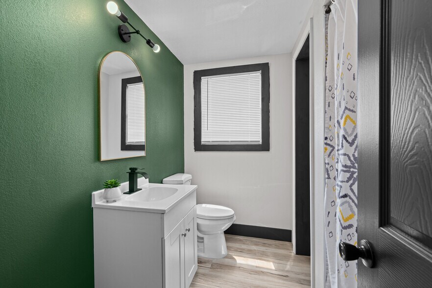 More Photos Of 2400 24th St, Rock Island Office Residential For Lease