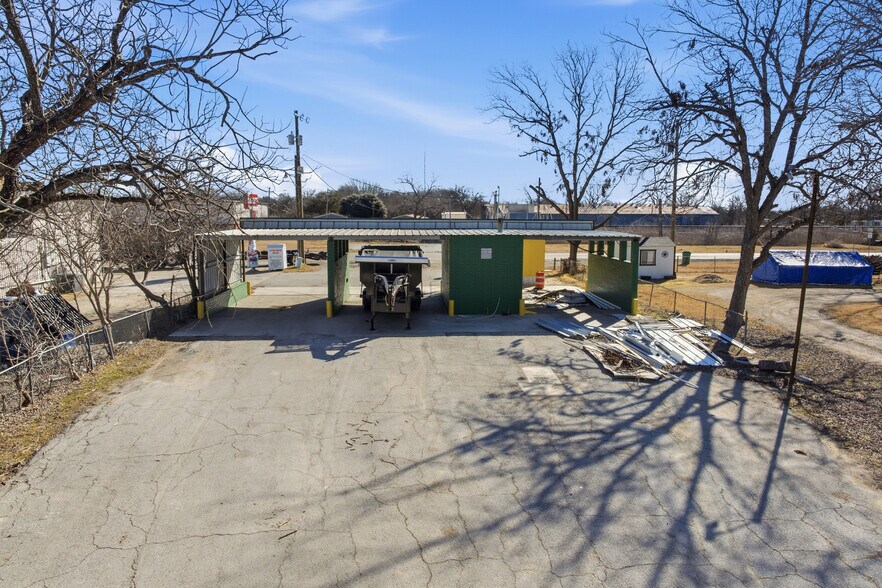 More Photos Of 703 Avenue E, Moody Specialty For Sale