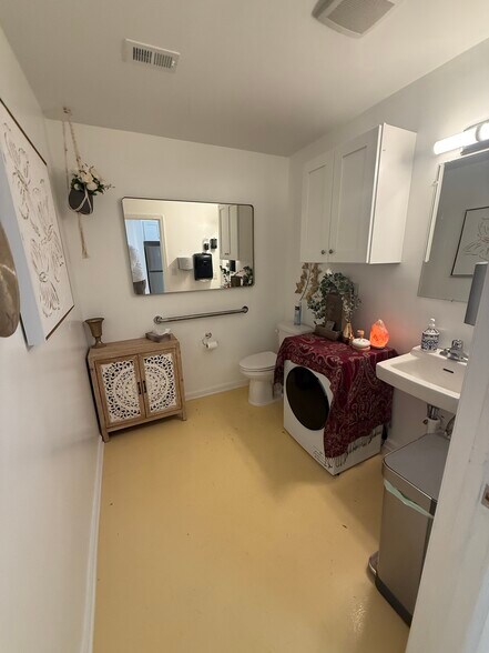 More Photos Of 1051 Johnnie Dodds Blvd, Mount Pleasant Medical For Sale