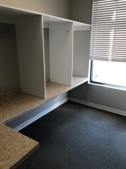 More Photos Of 2625 Development Dr, Green Bay Storefront Retail Office For Lease