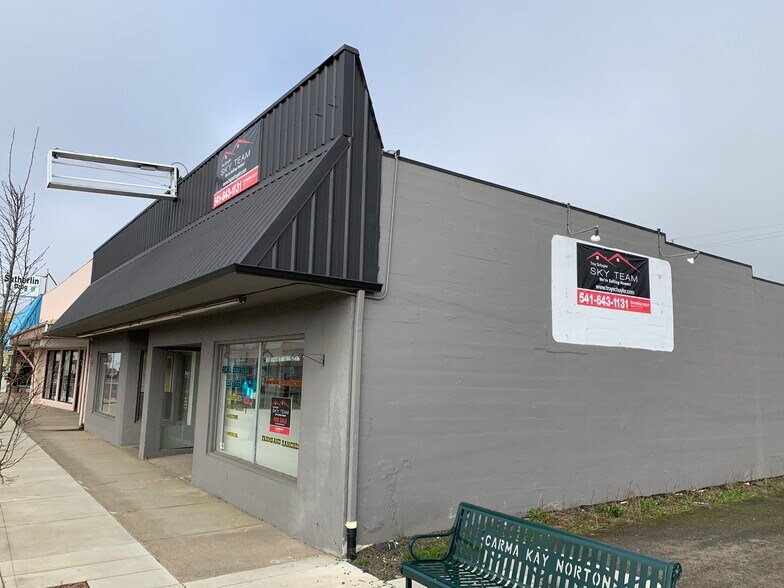 121123 E Central Ave, Sutherlin, OR 97479 Office Live Work Unit For