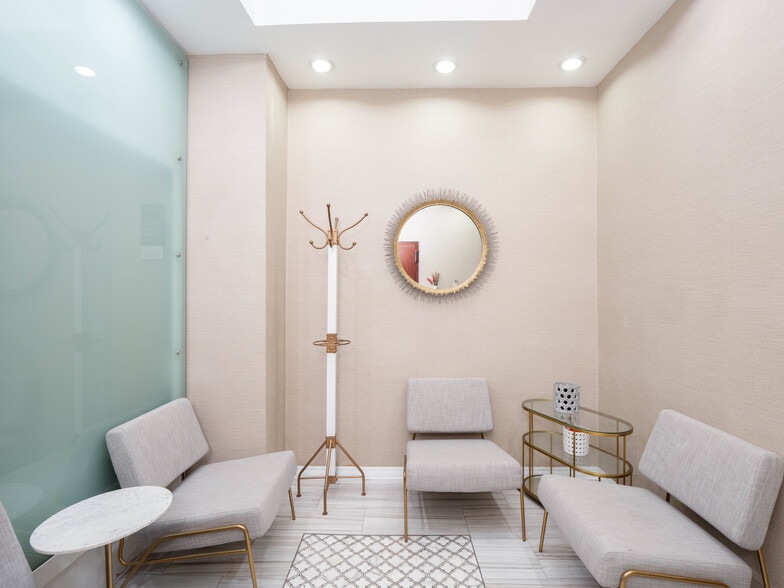 More Photos Of 130 E 63rd St, New York Apartments For Sale