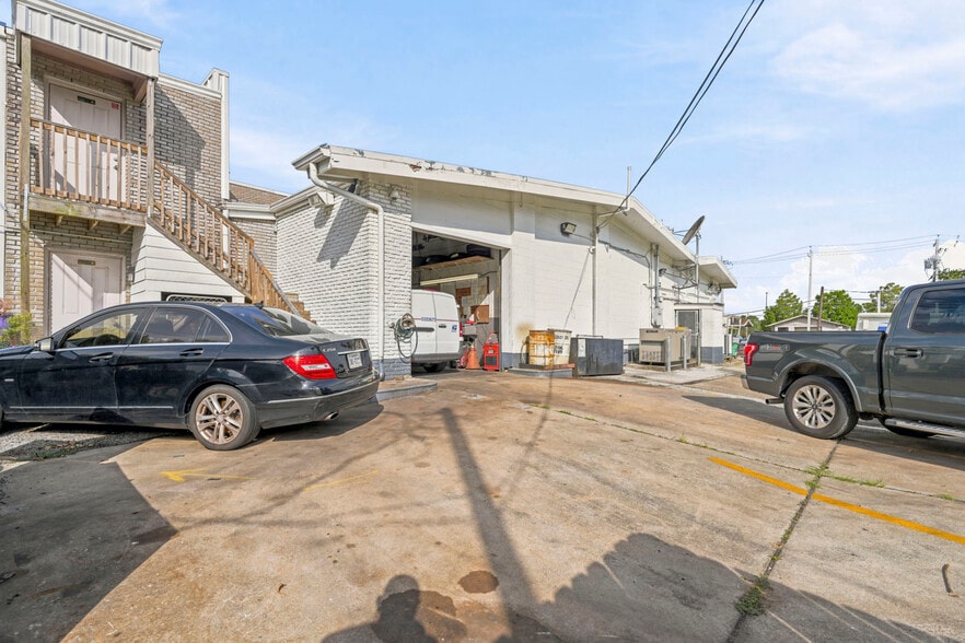 More Photos Of 101 S Friendswood Dr, Friendswood General Retail For Sale