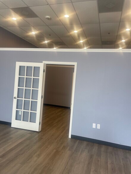 More Photos Of 179 Hancock St, Gallatin Storefront For Lease