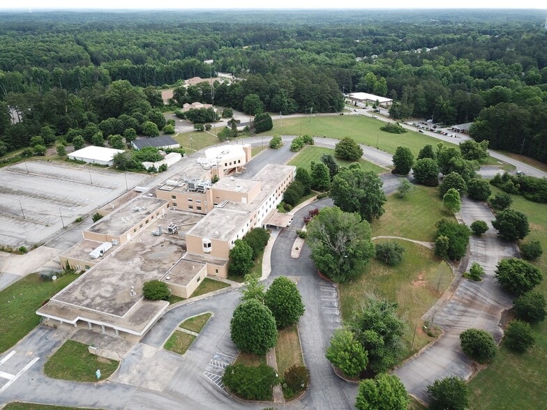 More Photos Of 60 Hospital, Newnan Office For Sale