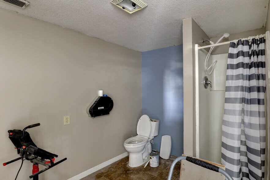 More Photos Of 206 & 208 S Meridian St, Washington Office For Sale