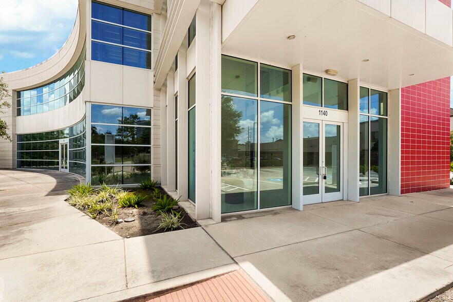 More Photos Of 1140 Enclave Pky, Houston Medical For Sale