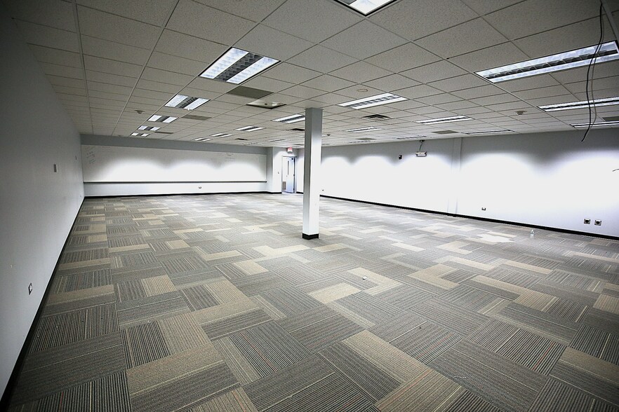 More Photos Of 646 Chicago Rd, Chicago Heights Office For Lease