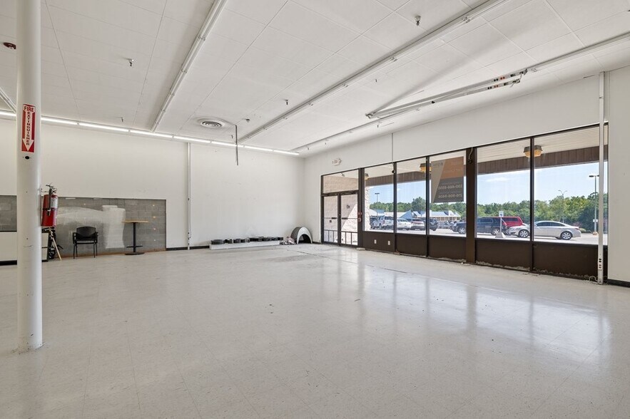 More Photos Of 850-860 W 4th St, Mansfield Freestanding For Lease