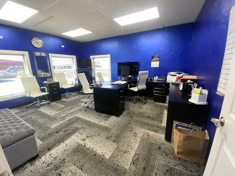 More Photos Of 202 W Lakeway Rd, Gillette Storefront For Sale