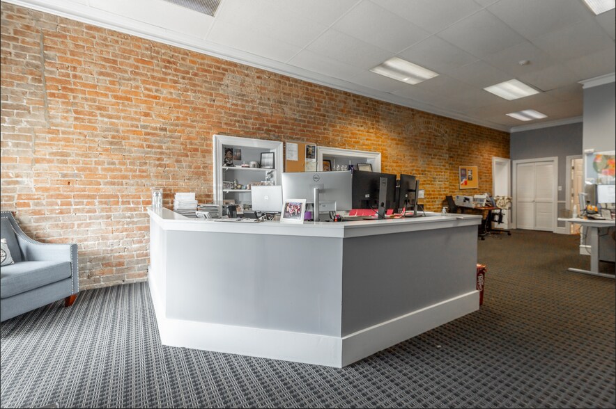 More Photos Of 111 E 8th St, Chattanooga Office For Sale