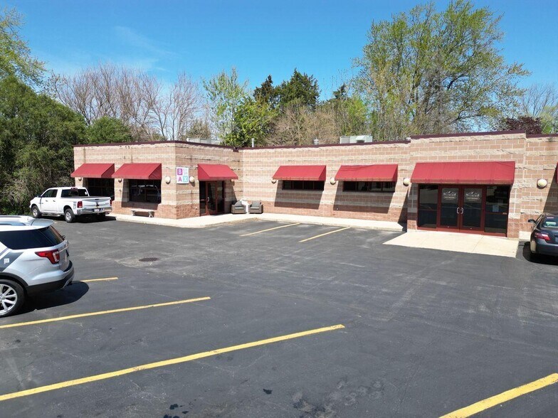 More Photos Of 219 Main St, Pecatonica Freestanding For Sale