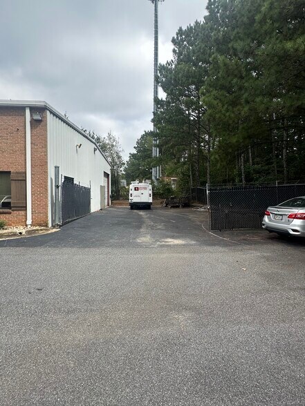More Photos Of 4413 Mendi Ct, Suwanee Warehouse For Lease