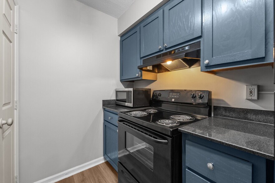 More Photos Of 920 Highland Ave, Greensboro Apartments For Sale