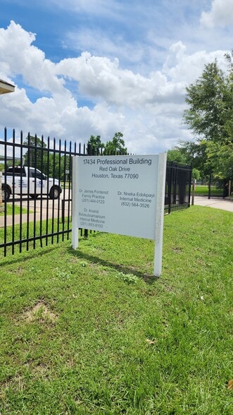 More Photos Of 17434 Red Oak Dr, Houston Medical For Lease