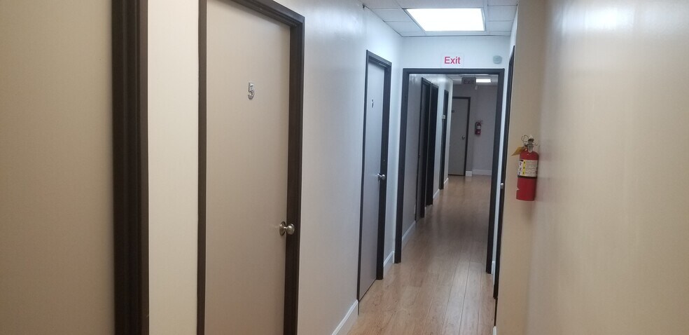 More Photos Of 14531 Hamlin St, Van Nuys Coworking Space