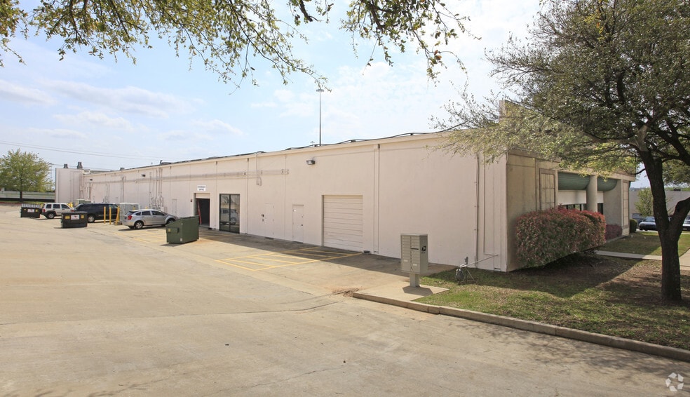 More Photos Of 2621 Ridgepoint Dr, Austin Light Distribution For Lease