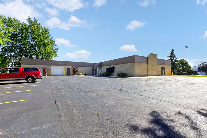 More Photos Of 3125 Medalist Dr, Oshkosh Office For Sale