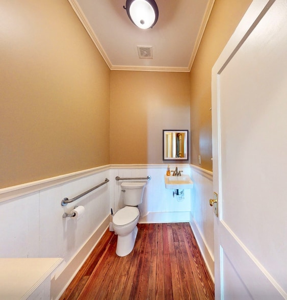 More Photos Of 111 West Orange St, Jesup Freestanding For Lease