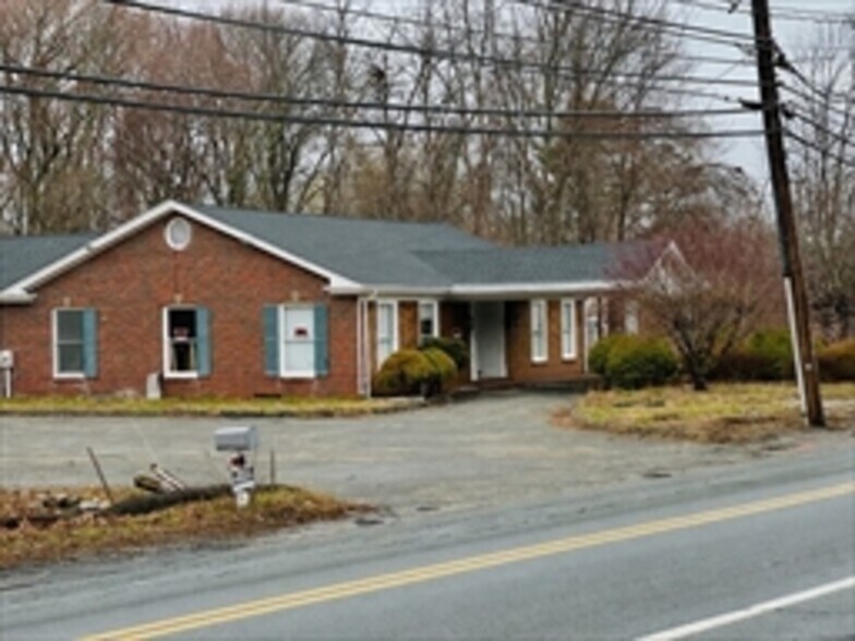 More Photos Of 55 Lafayette Rd, Salisbury Flex For Sale
