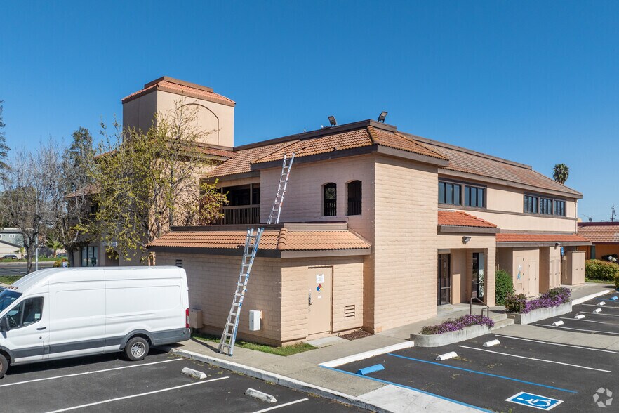 More Photos Of 1410A Monument Blvd, Concord Unknown For Lease