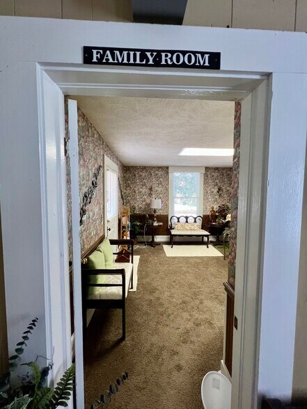 More Photos Of 100 N Fifth St, Manchester Funeral Home For Sale