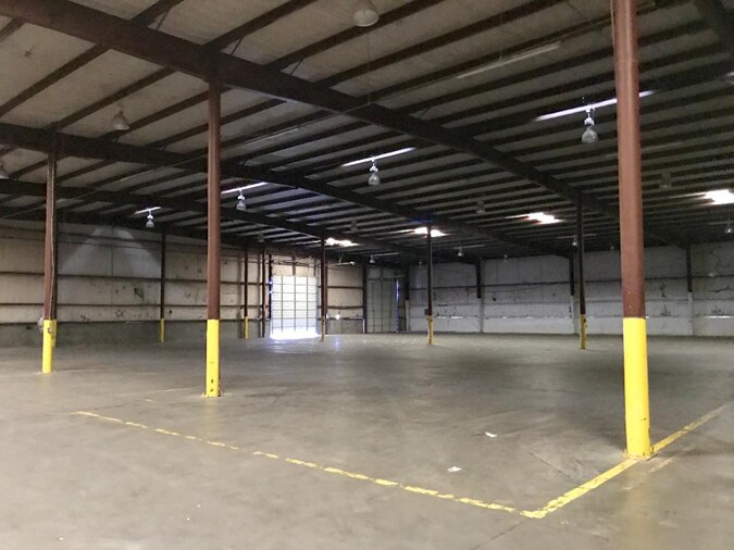 More Photos Of 8910 San Mateo Dr, Laredo Distribution For Lease