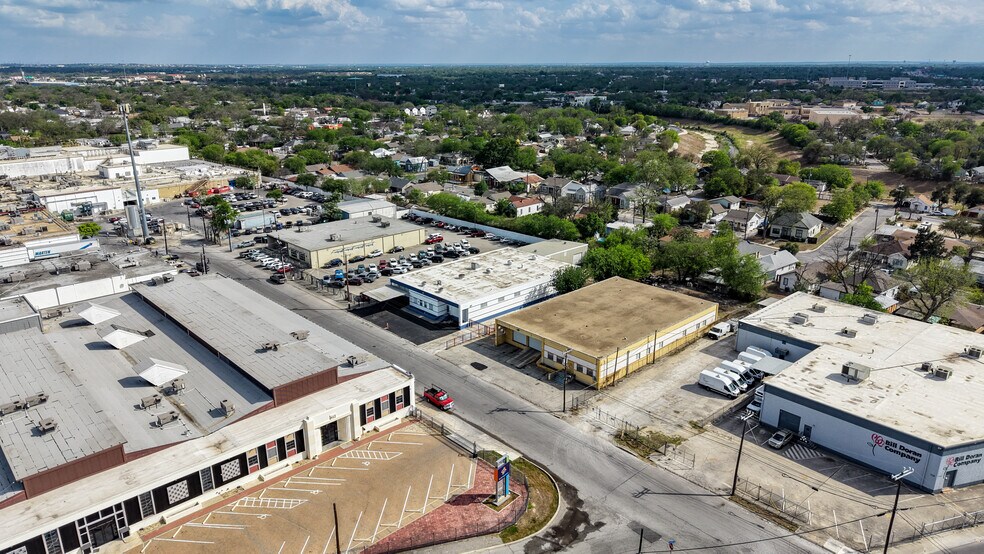 More Photos Of 130 E Zavalla, San Antonio Warehouse For Lease