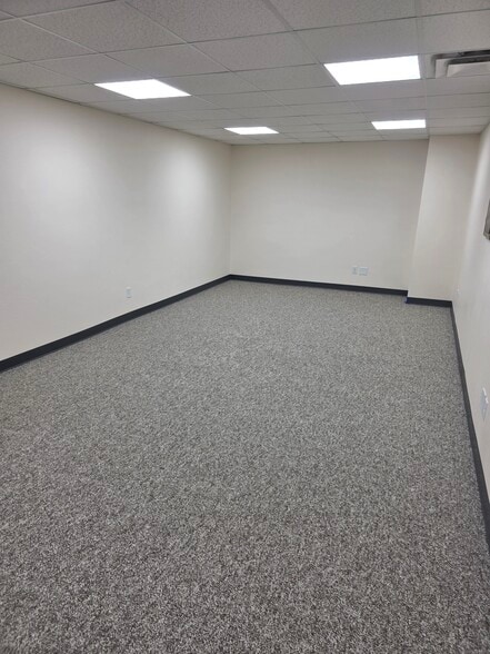 More Photos Of 822 Broad St, Beloit Office Residential For Lease