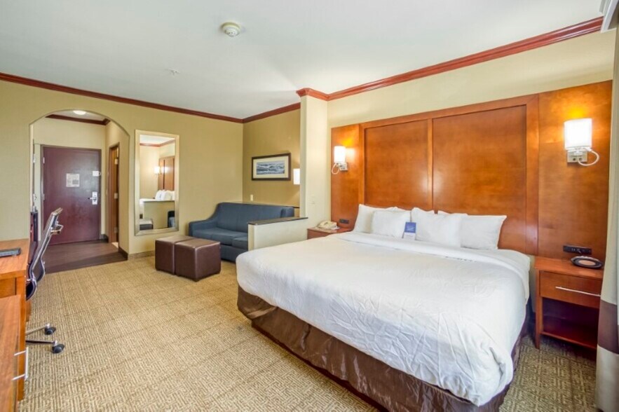 More Photos Of 3606 89th St, Galveston Hotel For Sale