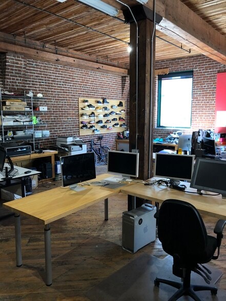 More Photos Of 1104 NW 15th Ave, Portland Office For Lease