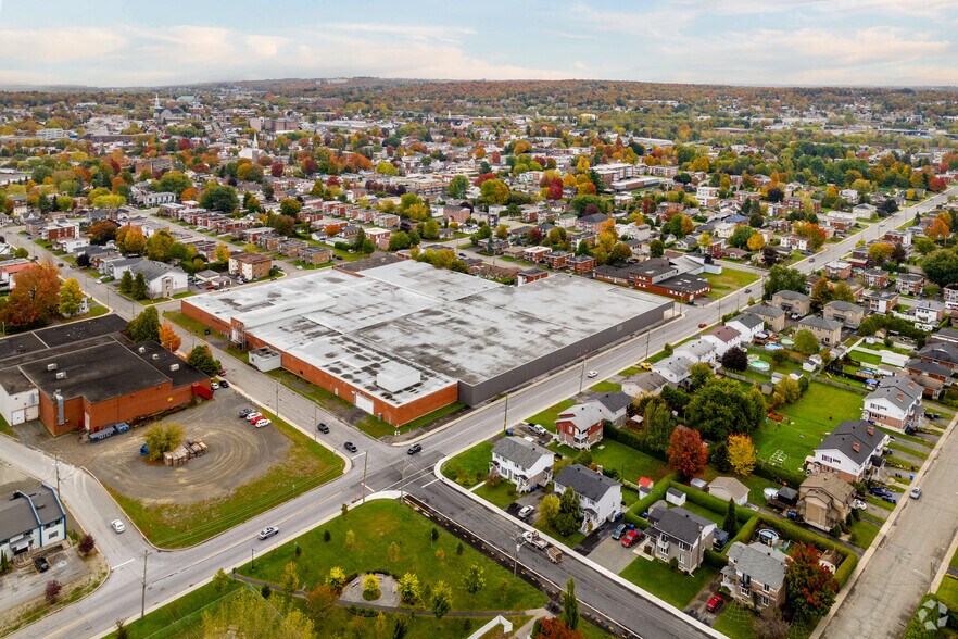 More Photos Of 677 Rue Douville, Granby Warehouse For Lease
