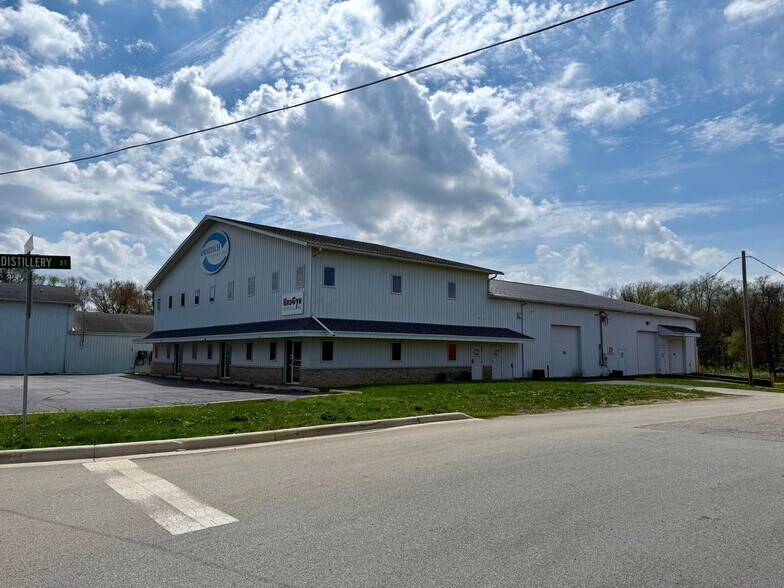 More Photos Of 450 Campbell St, Valparaiso Service For Lease