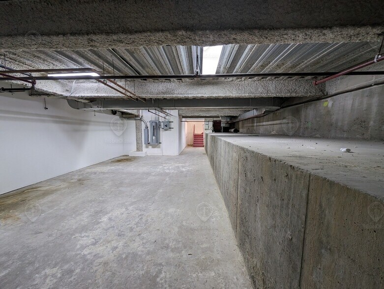 More Photos Of 156 10th Ave, New York Apartments For Lease