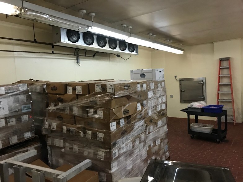 More Photos Of 10 Squirrelwood Rd, Woodland Park Warehouse For Lease