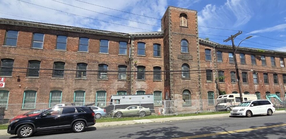 Primary Photo Of 23 Saw Mill River Rd, Yonkers Industrial For Lease