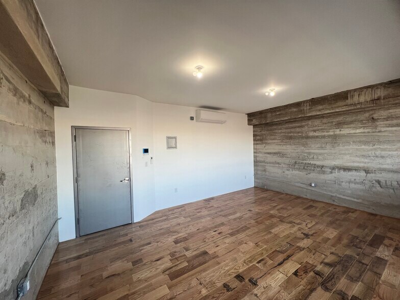 More Photos Of 310 Meserole St, Brooklyn Flex For Lease