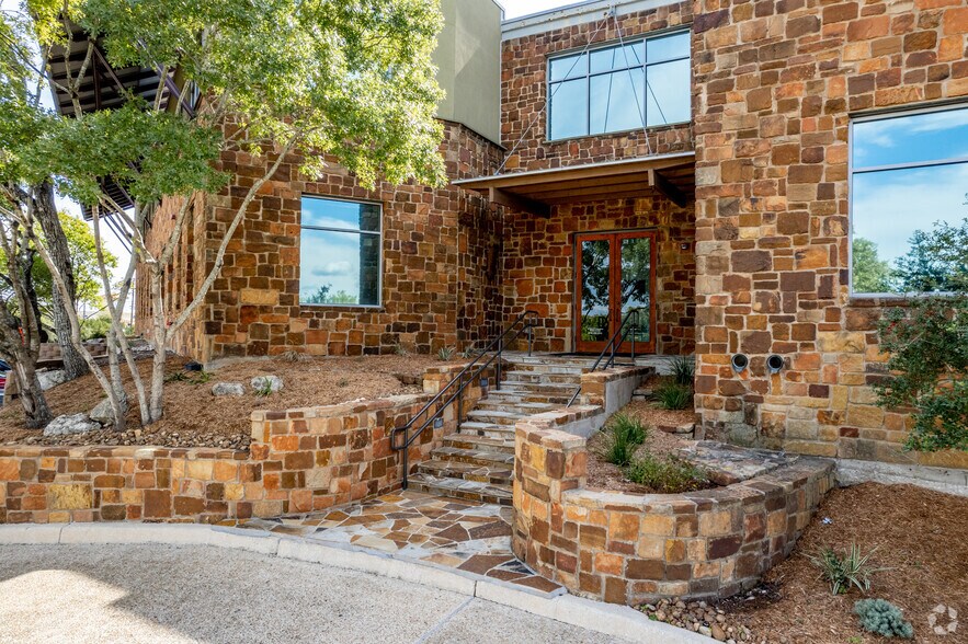 More Photos Of 1580 S Main St, Boerne Office For Lease
