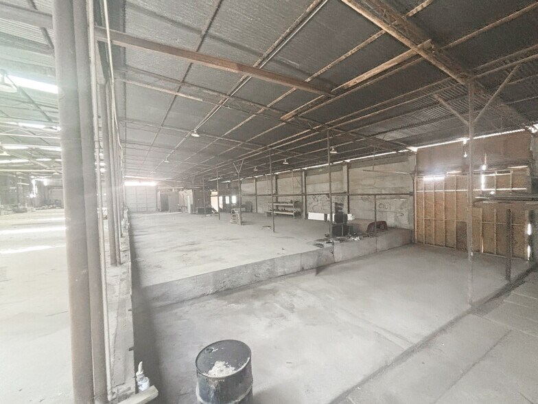More Photos Of 618 NE 11th st, Big Spring Distribution For Sale