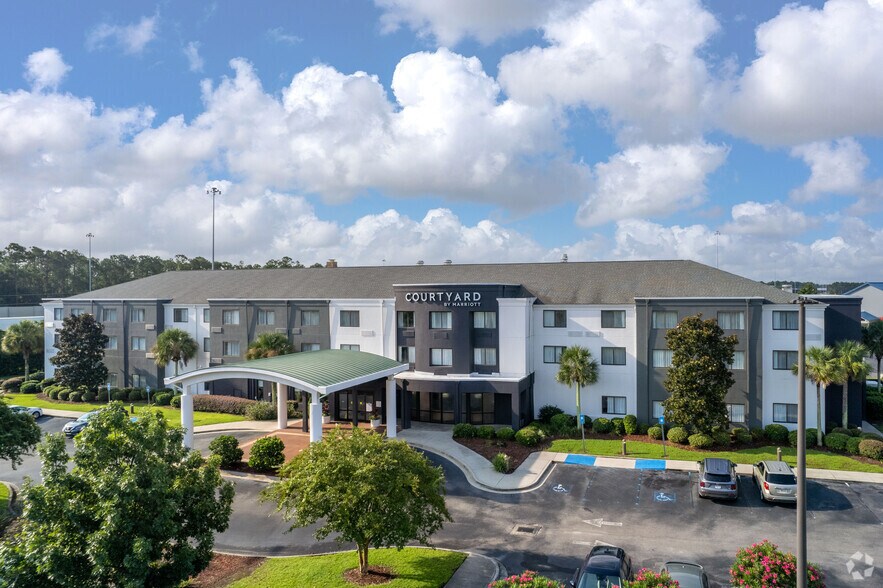 More Photos Of 580 Millennium Blvd, Brunswick Hotel For Sale