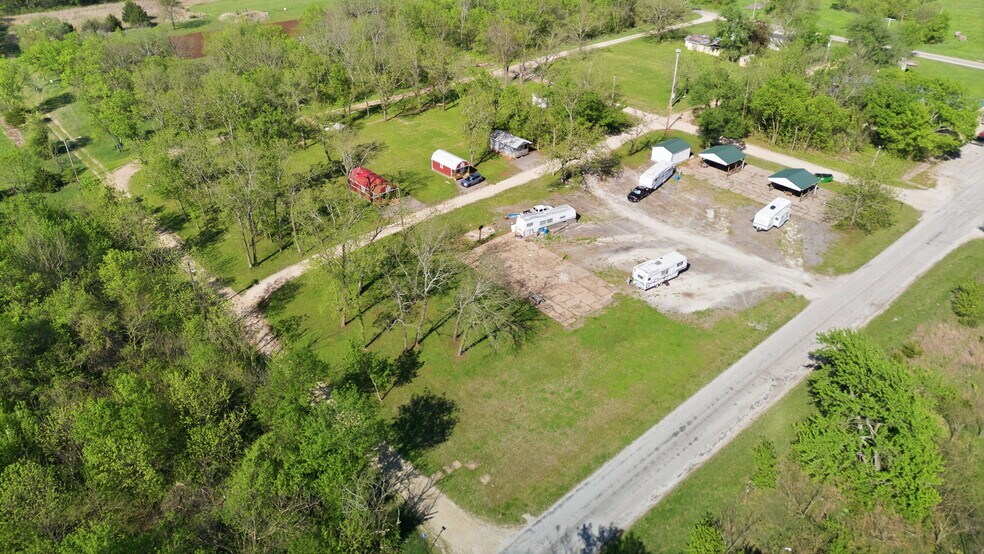 More Photos Of 74 2nd St, Moran Trailer Camper Park For Sale