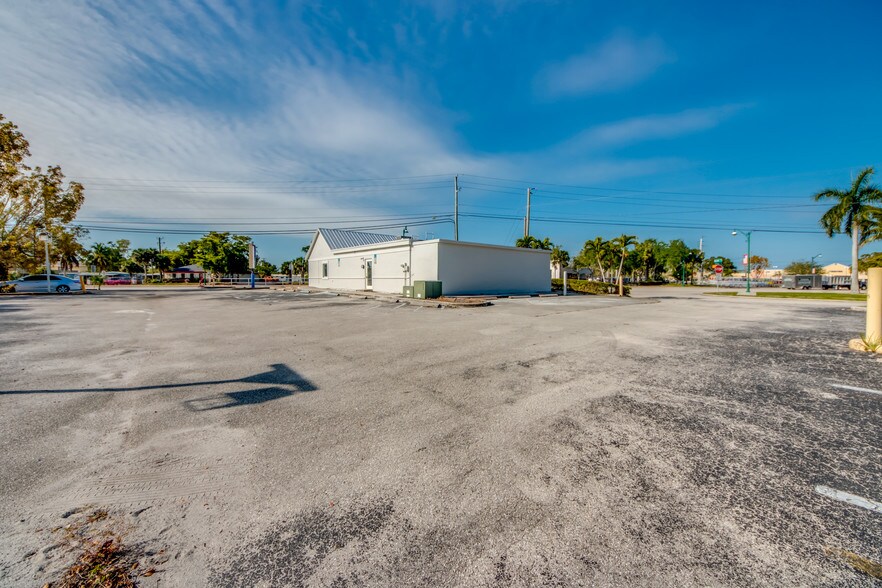More Photos Of 3015 Tamiami Trl E, Naples Storefront Retail Office For Sale