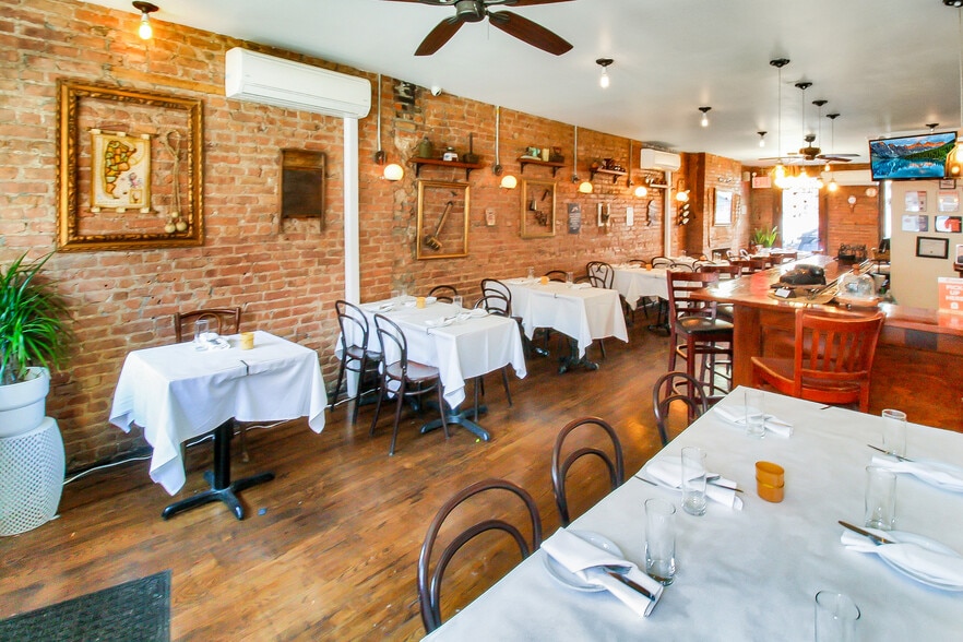 More Photos Of 550 Court St, Brooklyn Restaurant For Lease