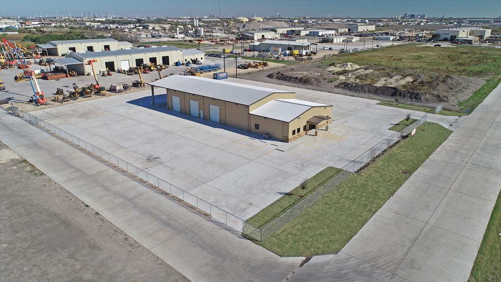 More Photos Of 5560 Kingpin Dr, Corpus Christi Warehouse For Lease