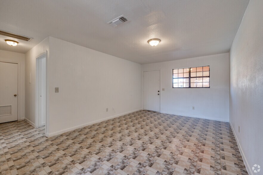 More Photos Of 1725 E 1st St, Dumas Multifamily For Sale