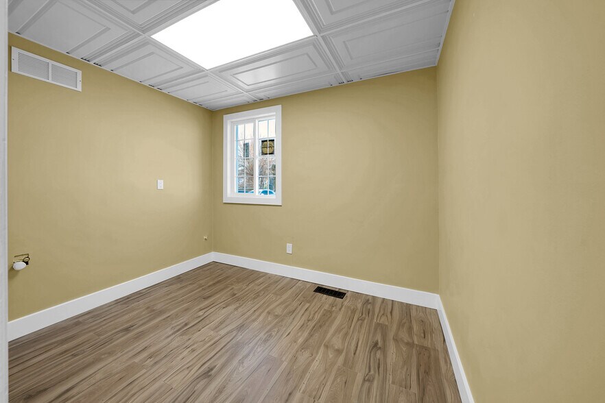 More Photos Of 1095 W Huron St, Waterford Medical For Lease