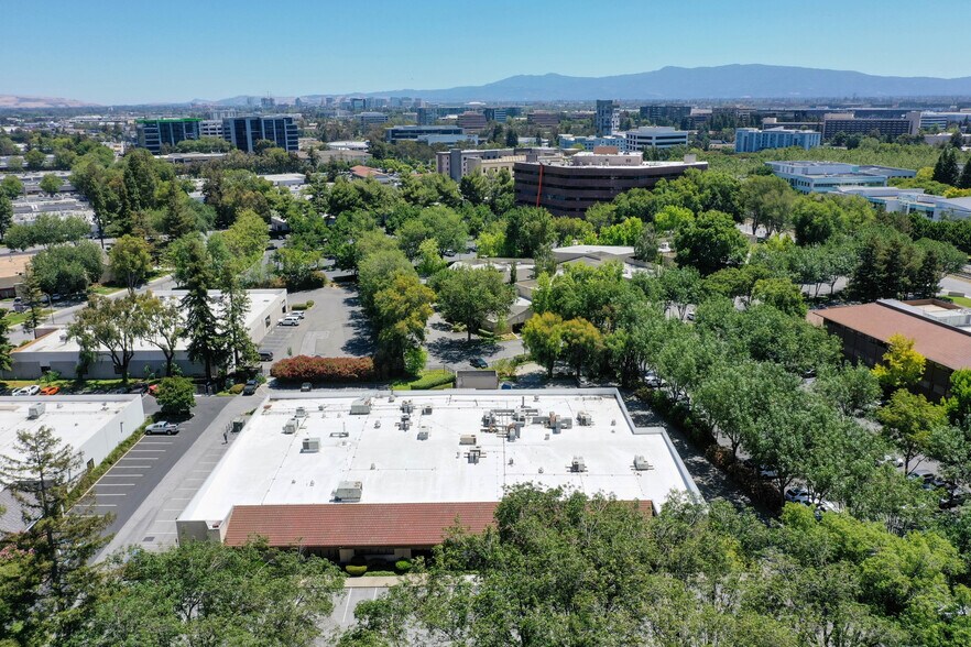 More Photos Of 118-122 Charcot Ave, San Jose Flex For Lease