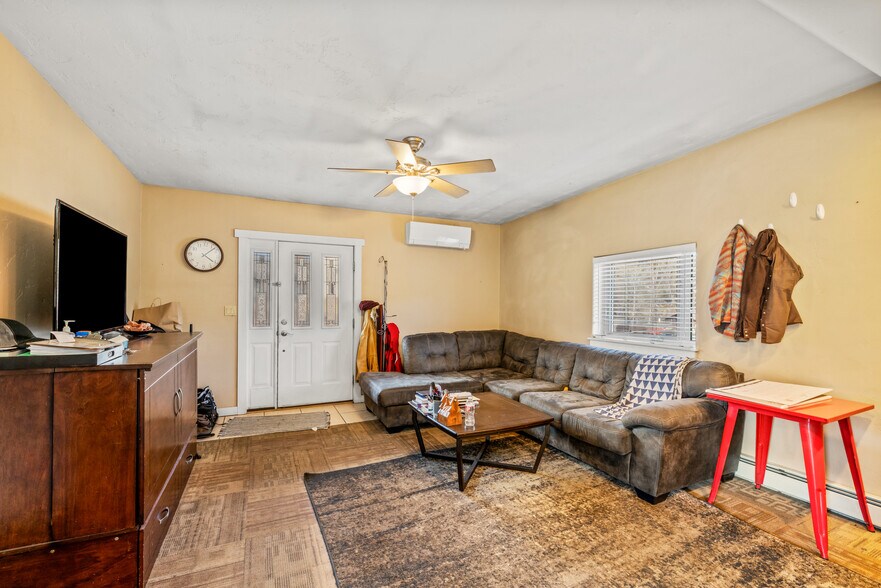 More Photos Of 1117 Lincoln Ave, Steamboat Springs Freestanding For Sale